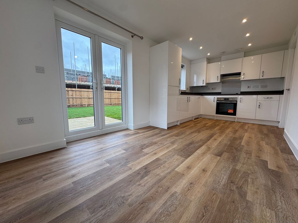 Property photo 2 of 21 Image