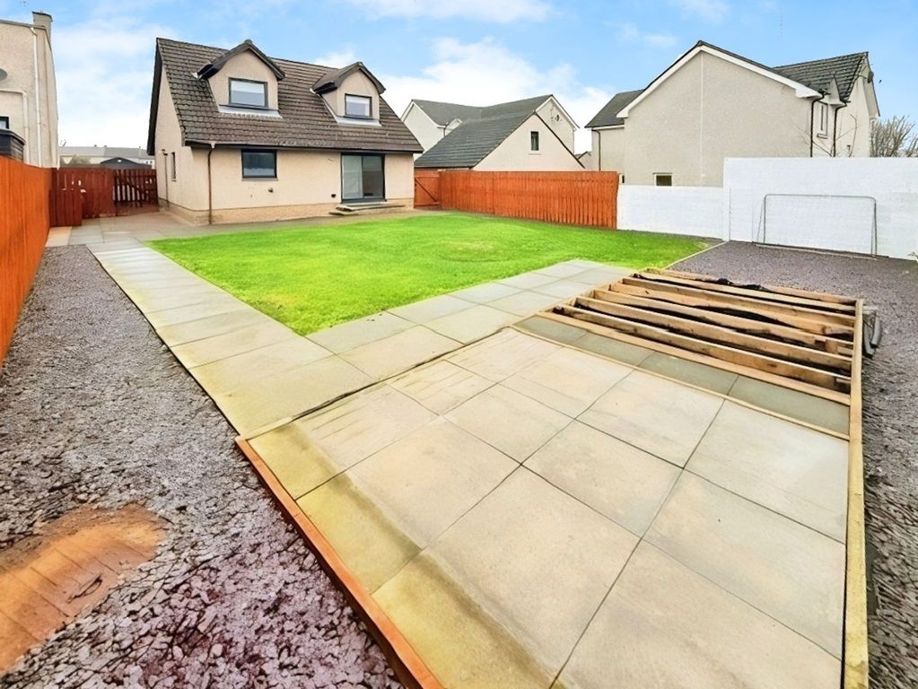 Property photo 3 of 27