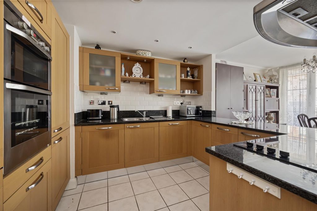 Property photo 2 of 22 Steyne Gardens, Warnes 60-015.Jpg