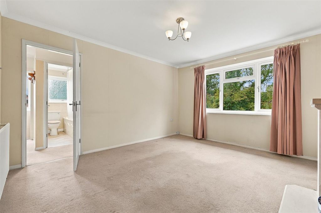 Property photo 3 of 11