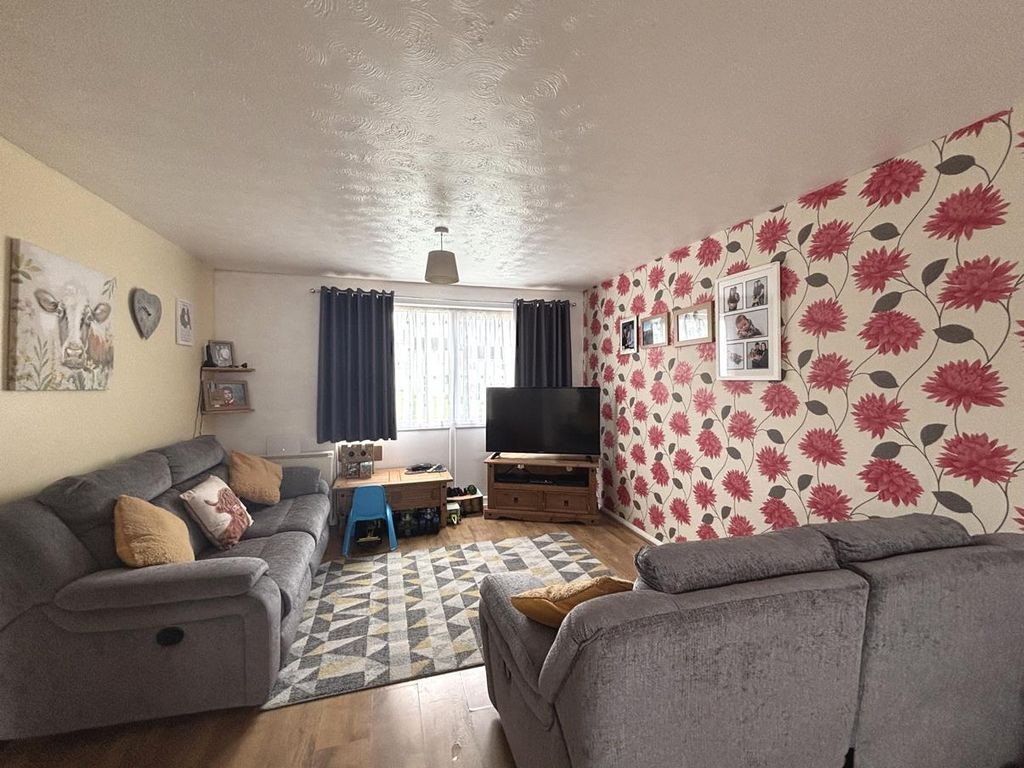 Property photo 3 of 17 Image00008.Jpg