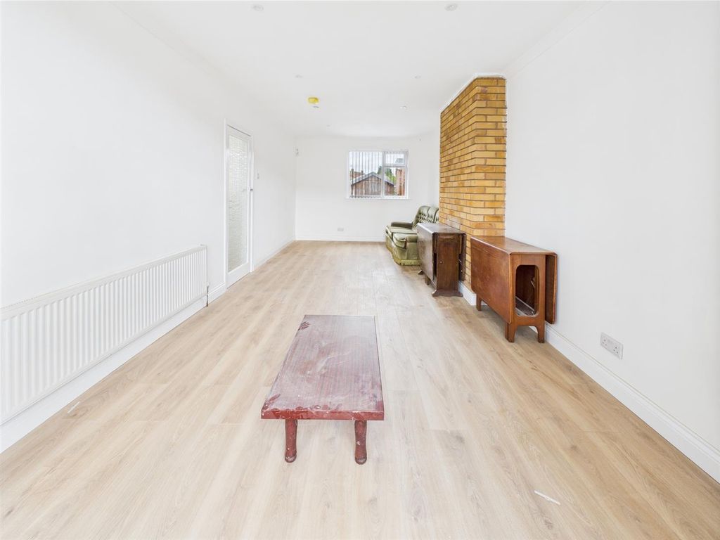 Property photo 3 of 12 Lounge/Dinner