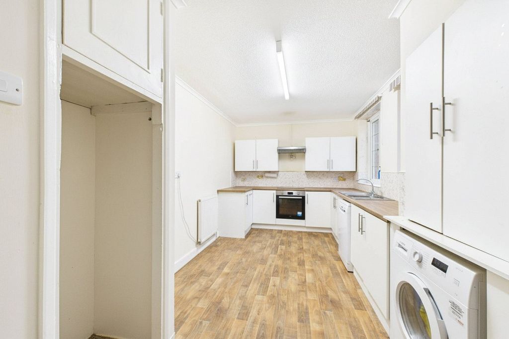 Property photo 2 of 8 Picture No. 13