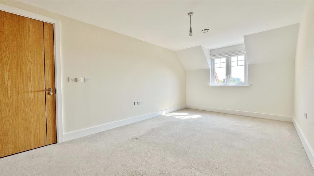 Additional image 13 of 2 bed property for saleVictoria Gardens, Hadleigh Road, Frinton-On-Sea CO13