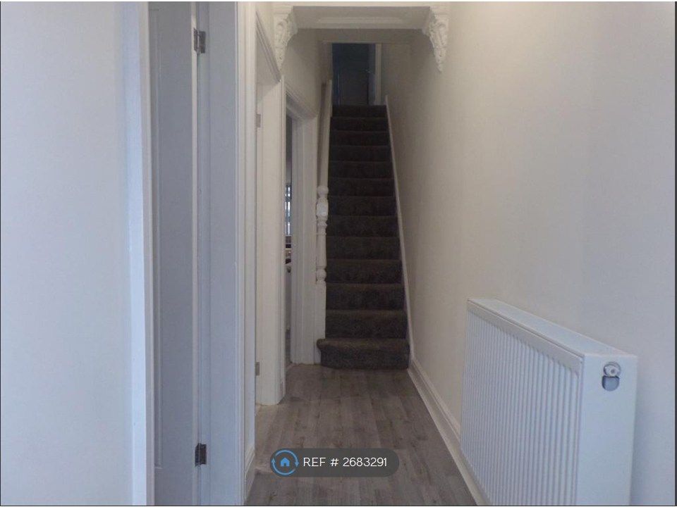 Property photo 2 of 8 Entance