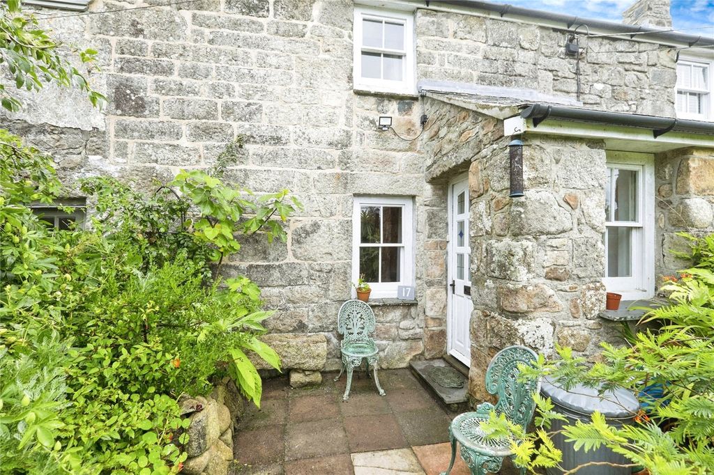Property photo 2 of 11 Entrance