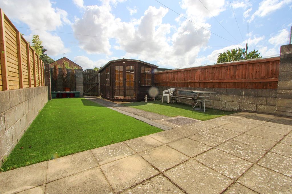 Property photo 2 of 21