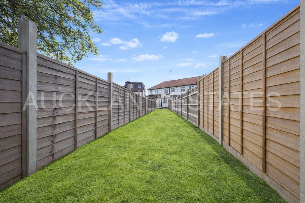 Property photo 2 of 14 Image00002