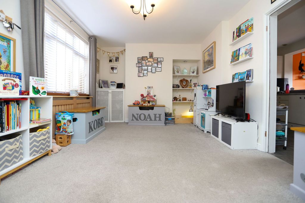 Property photo 3 of 23