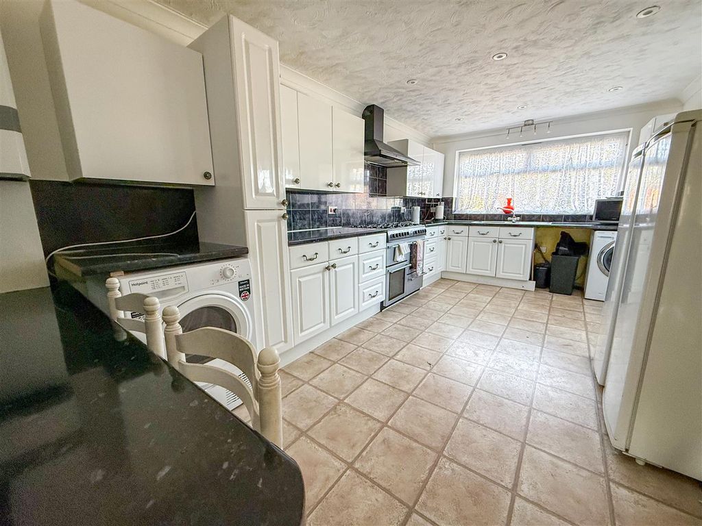 Property photo 2 of 11 Kitchen/Diner