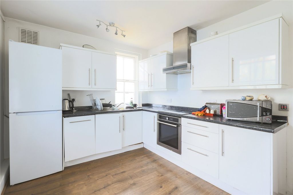 Property photo 2 of 11 Picture No. 18