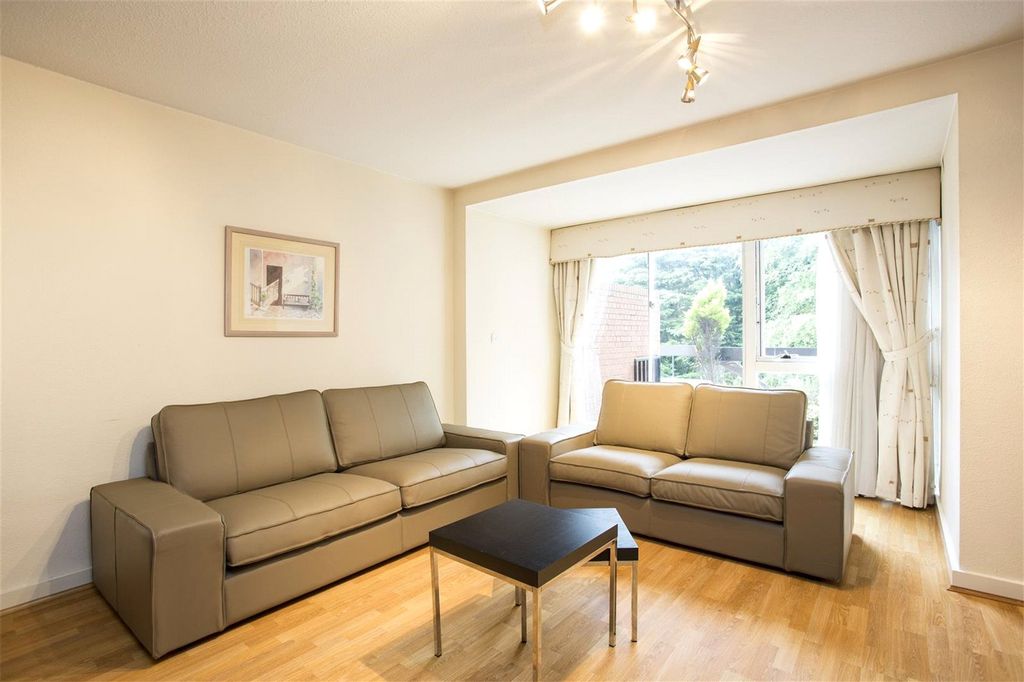 Property photo 2 of 8 Reception