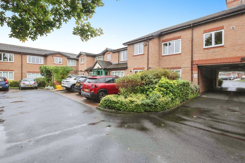 Property photo 2 of 17