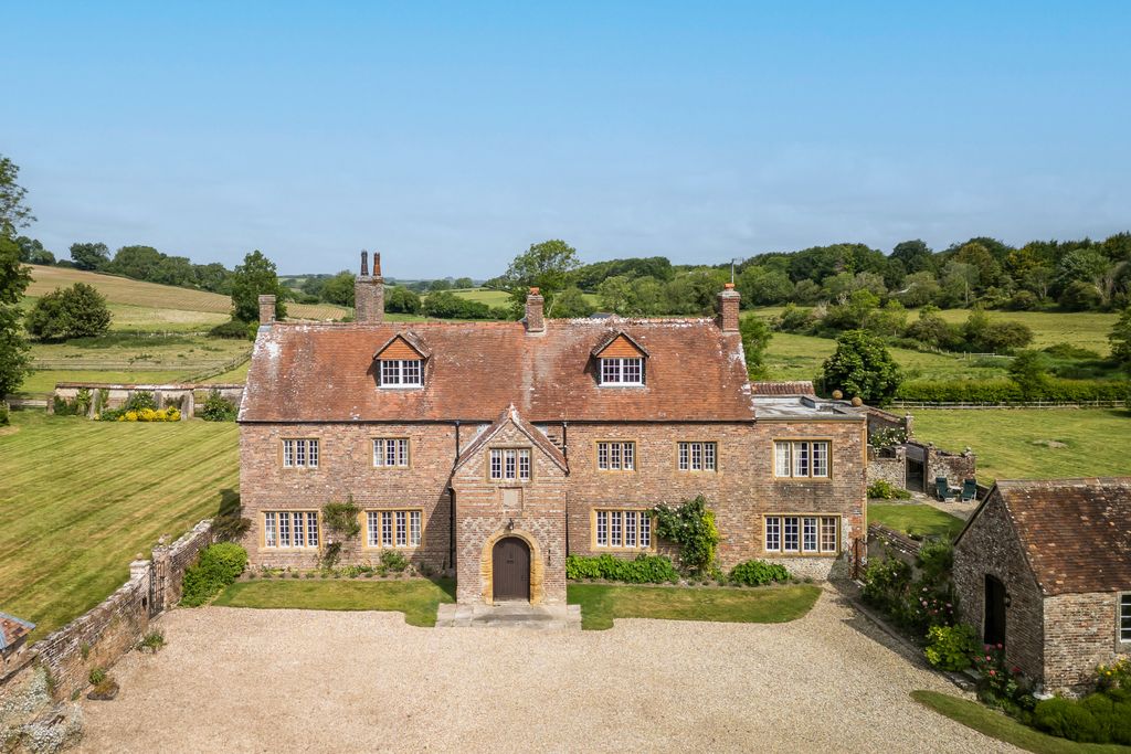 Property photo 1 of 22 Muston Manor