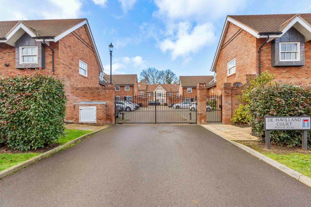 Property photo 2 of 24