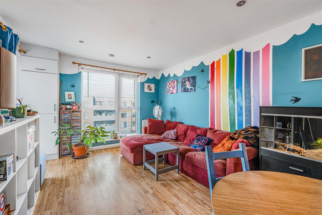 Property photo 3 of 13 Kitchen/Lounge