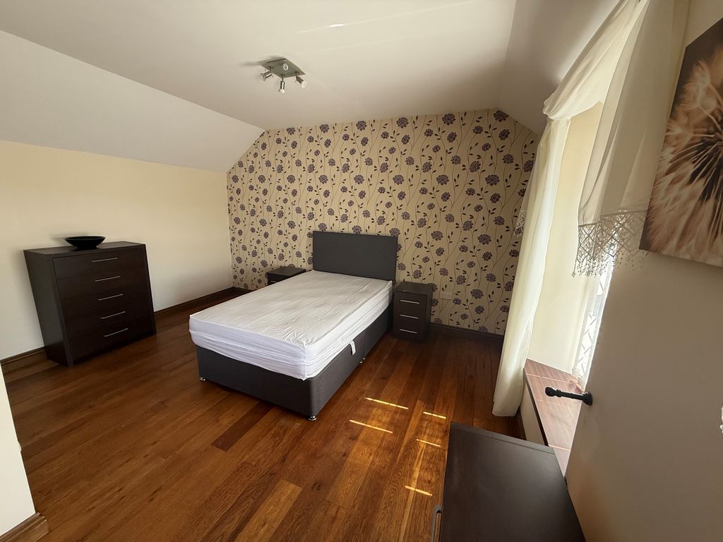 Property photo 3 of 11 Bedroom