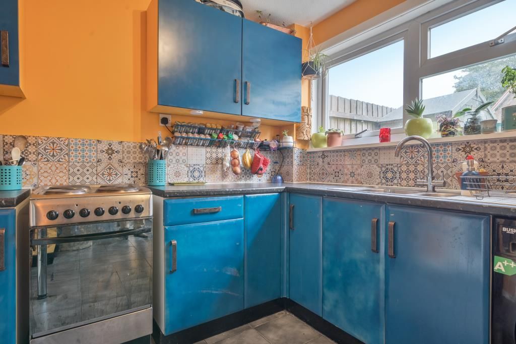 Property photo 3 of 20 Kitchen