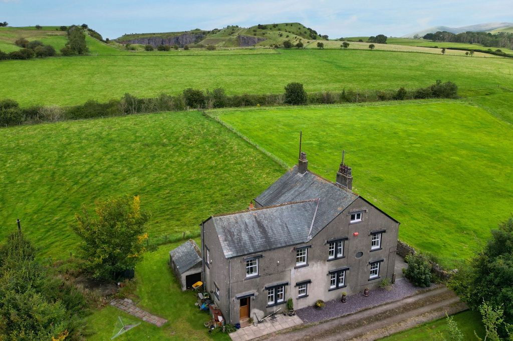 Property photo 2 of 32