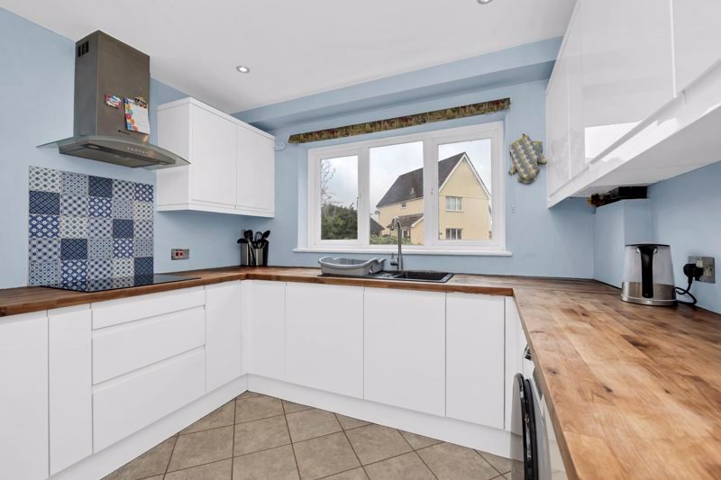 Property photo 2 of 18 Kitchen