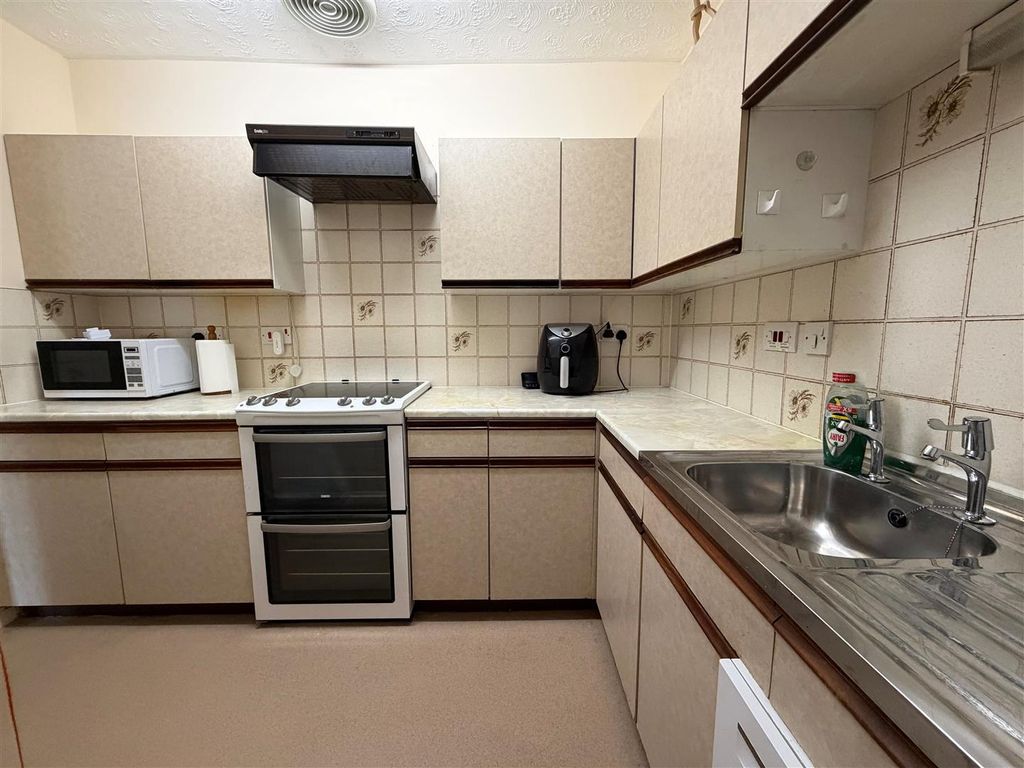 Property photo 3 of 13 Kitchen 1.Jpg