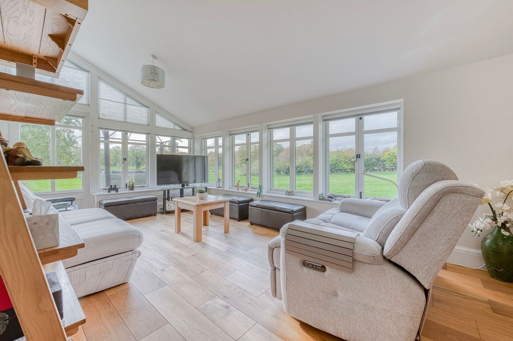 Property photo 3 of 24