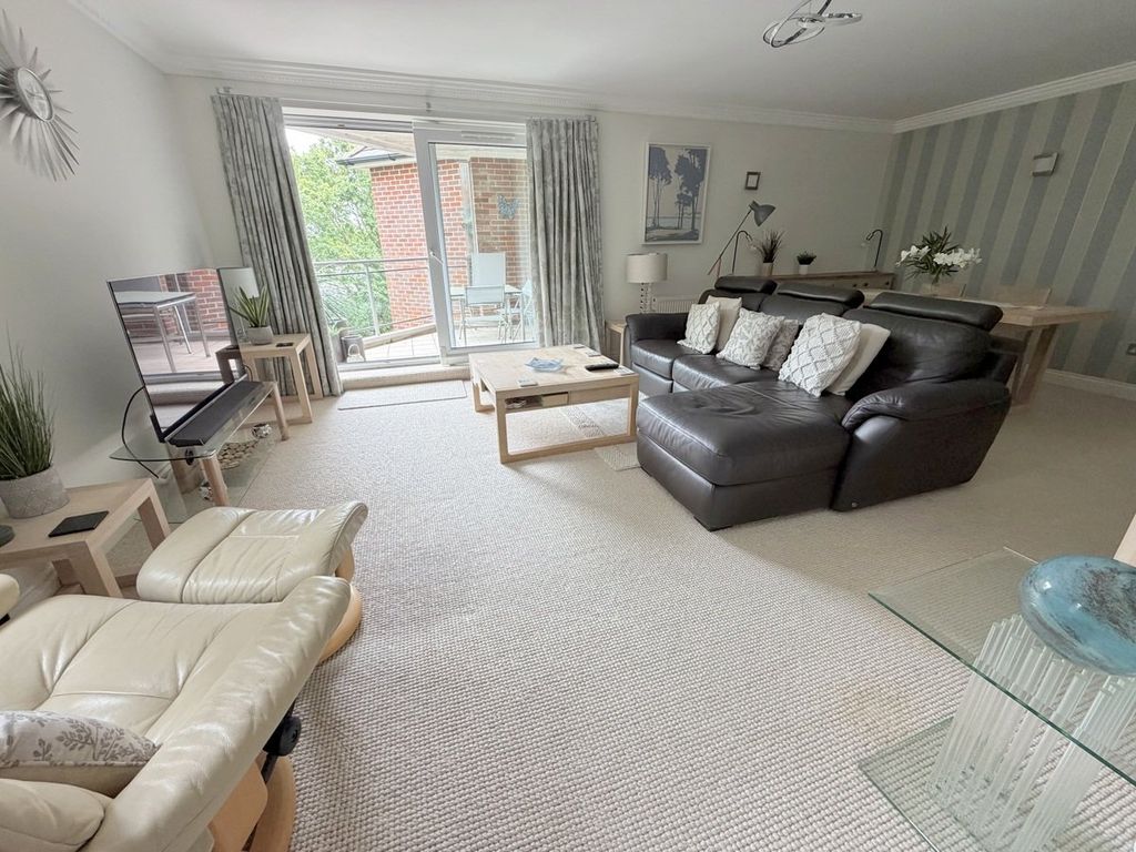 Property photo 2 of 31
