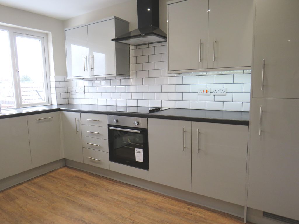 Property photo 3 of 8 Kitchen