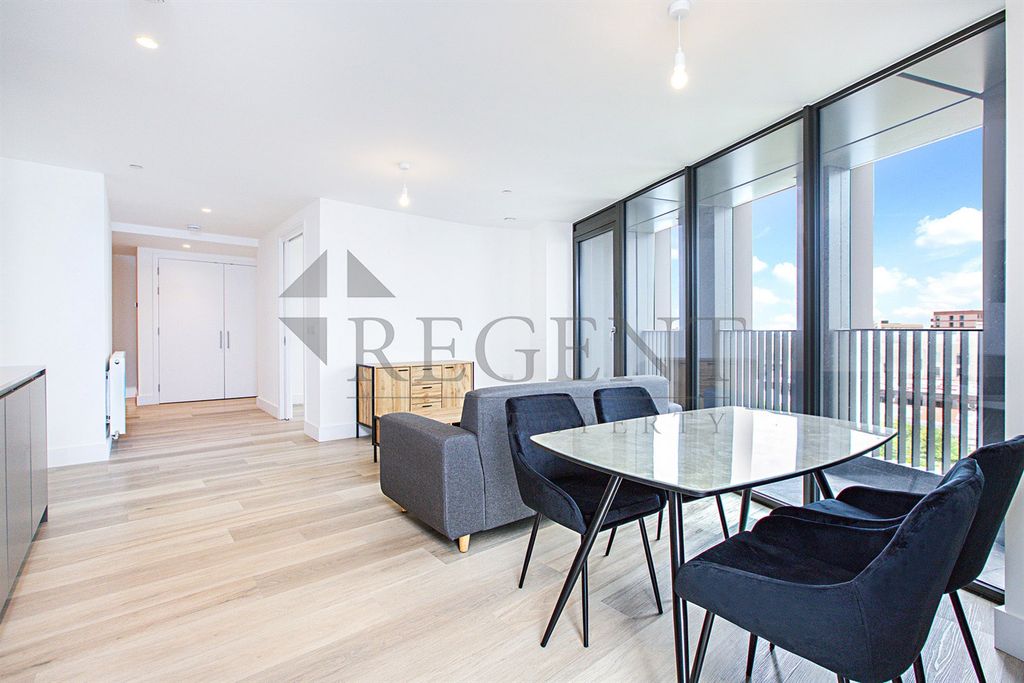 Property photo 1 of 10 Open Plan