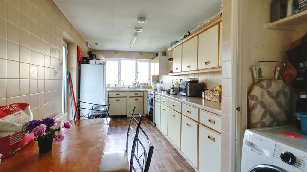 Property photo 3 of 16 3. Kitchen 3