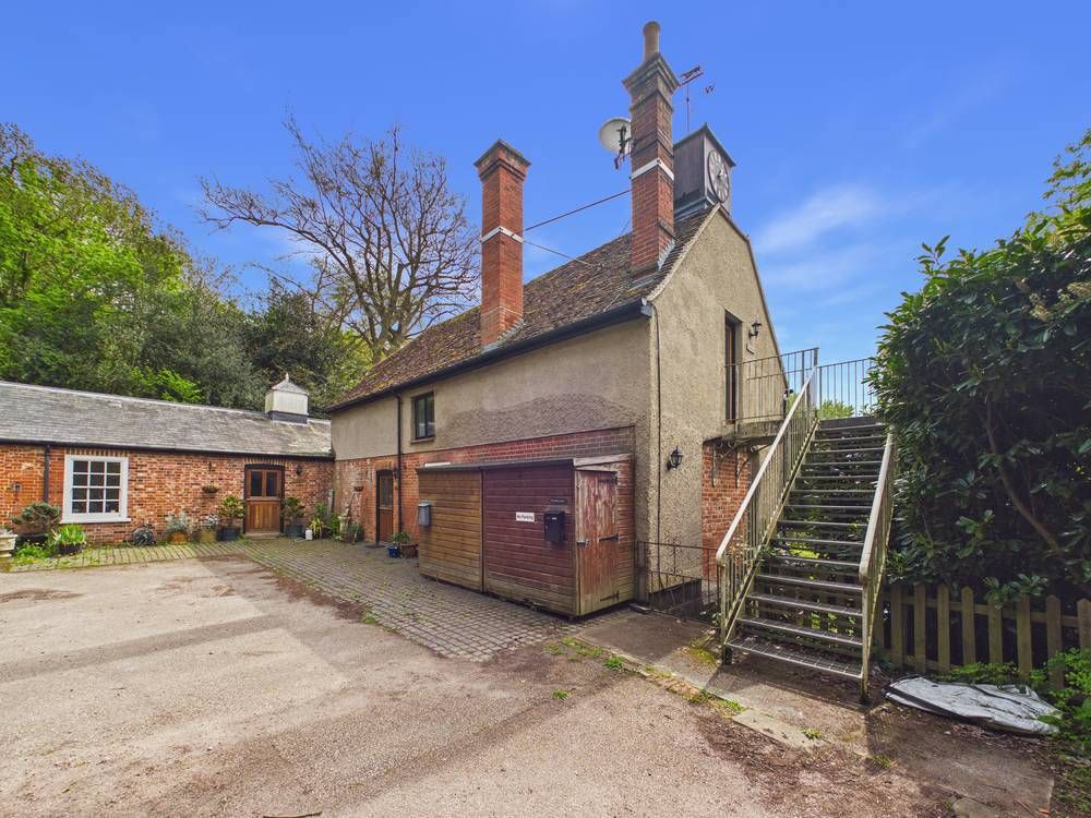 Property photo 1 of 10 Giraffe360-Still010