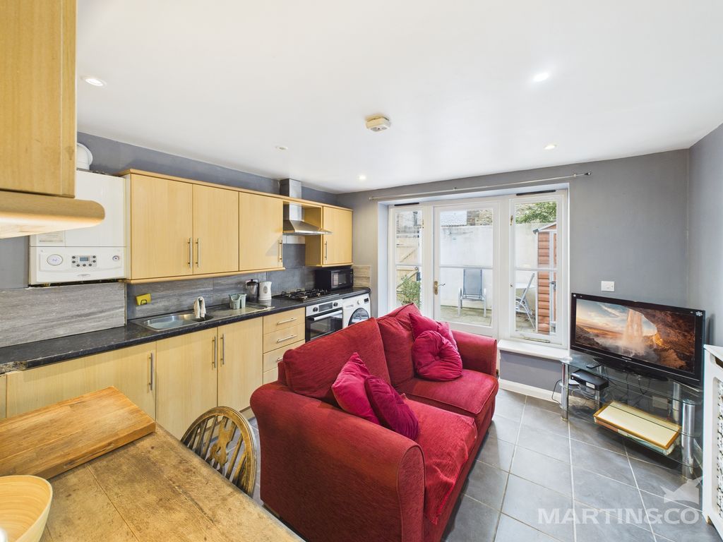 Property photo 1 of 5 Kitchen/Lounge