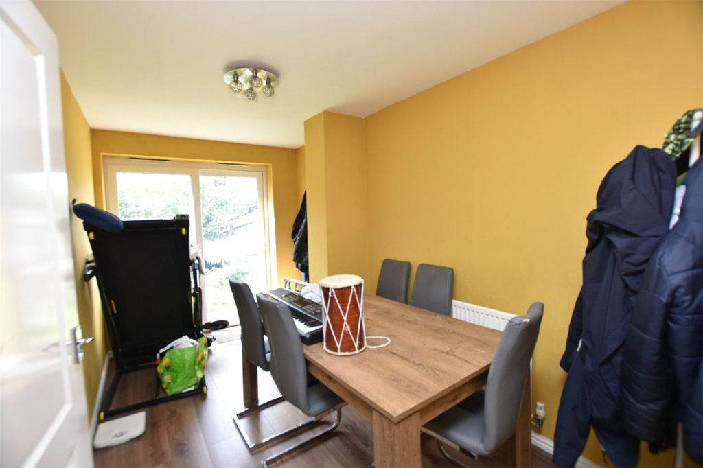 Property photo 3 of 10 Dining Room