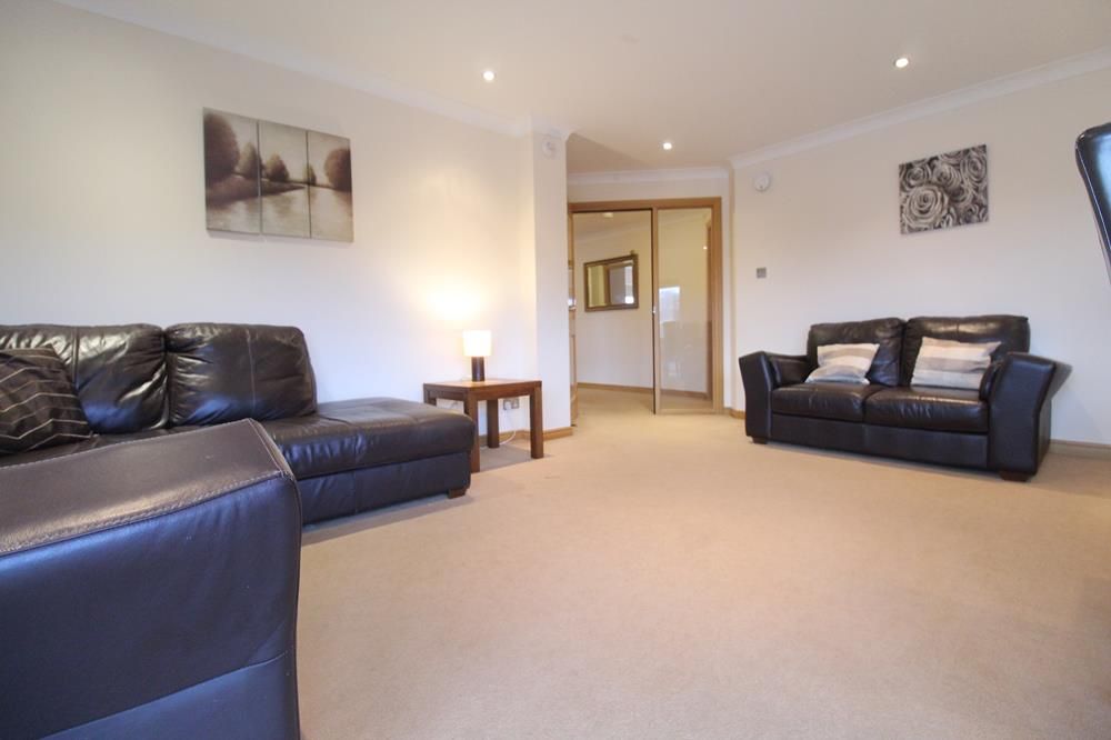 Property photo 3 of 11 Lounge Alt