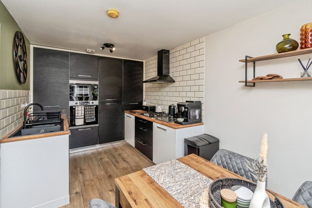 Property photo 2 of 26 Pbox-Img.Jpg