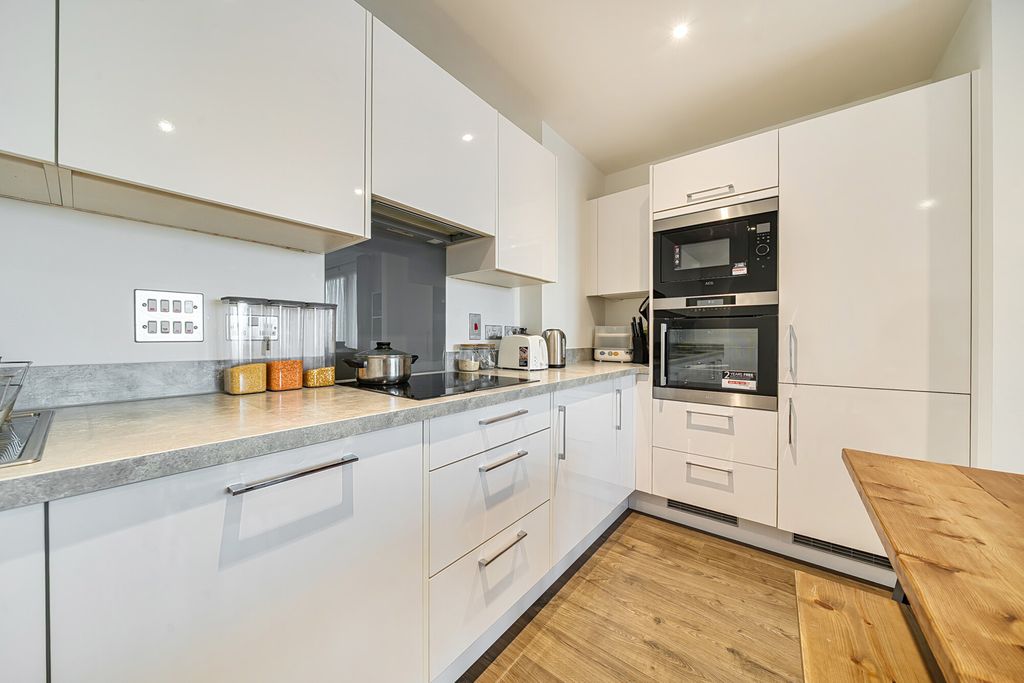 Property photo 2 of 21 Kitchen