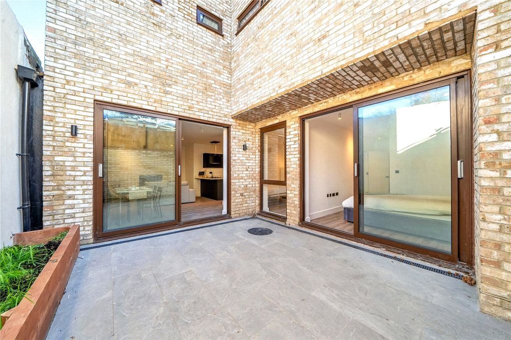 Property photo 1 of 10 Terrace