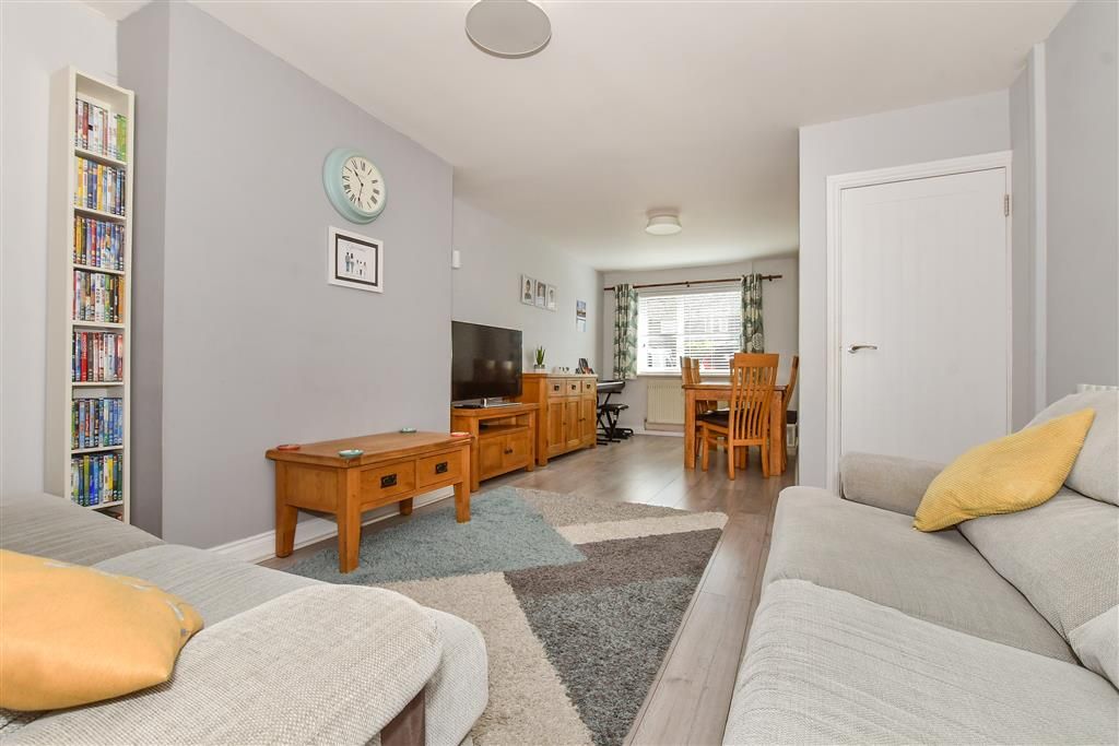 Property photo 3 of 14 Lounge