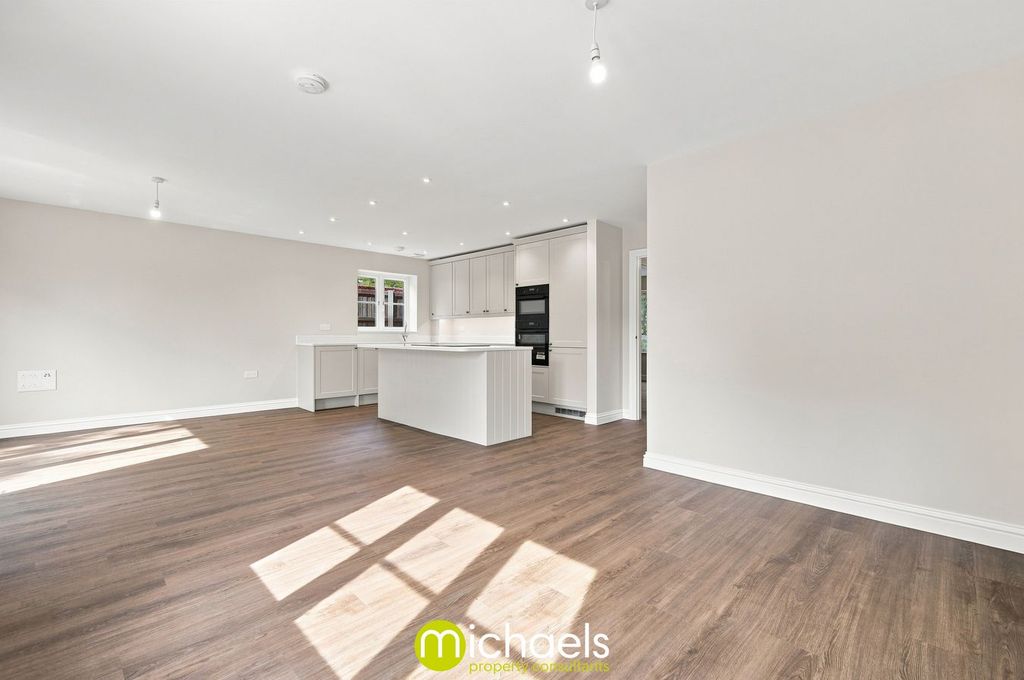 Property photo 2 of 39