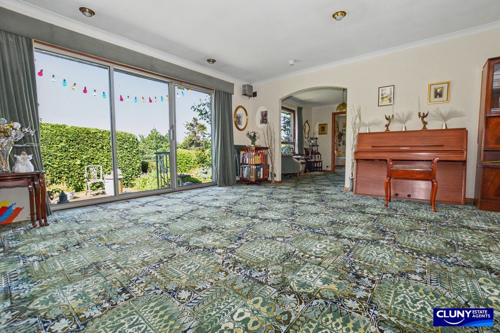 Property photo 3 of 33