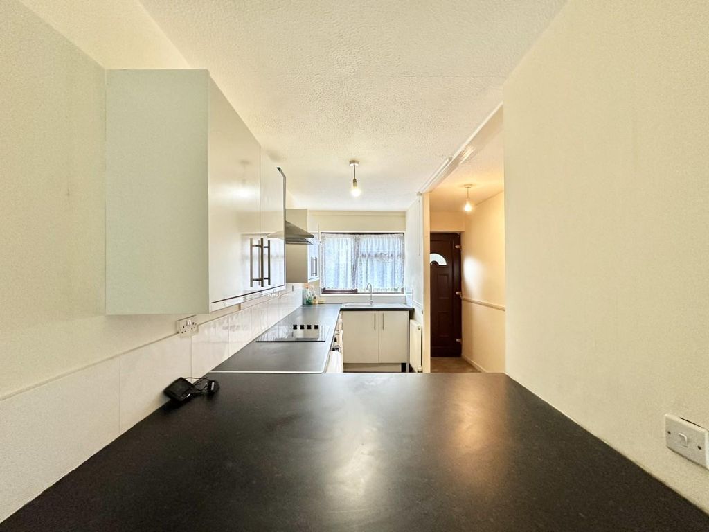 Property photo 3 of 12 0Df98Fb6-8d04-47Bc-A956-2236A5c3d2A3.Jpg