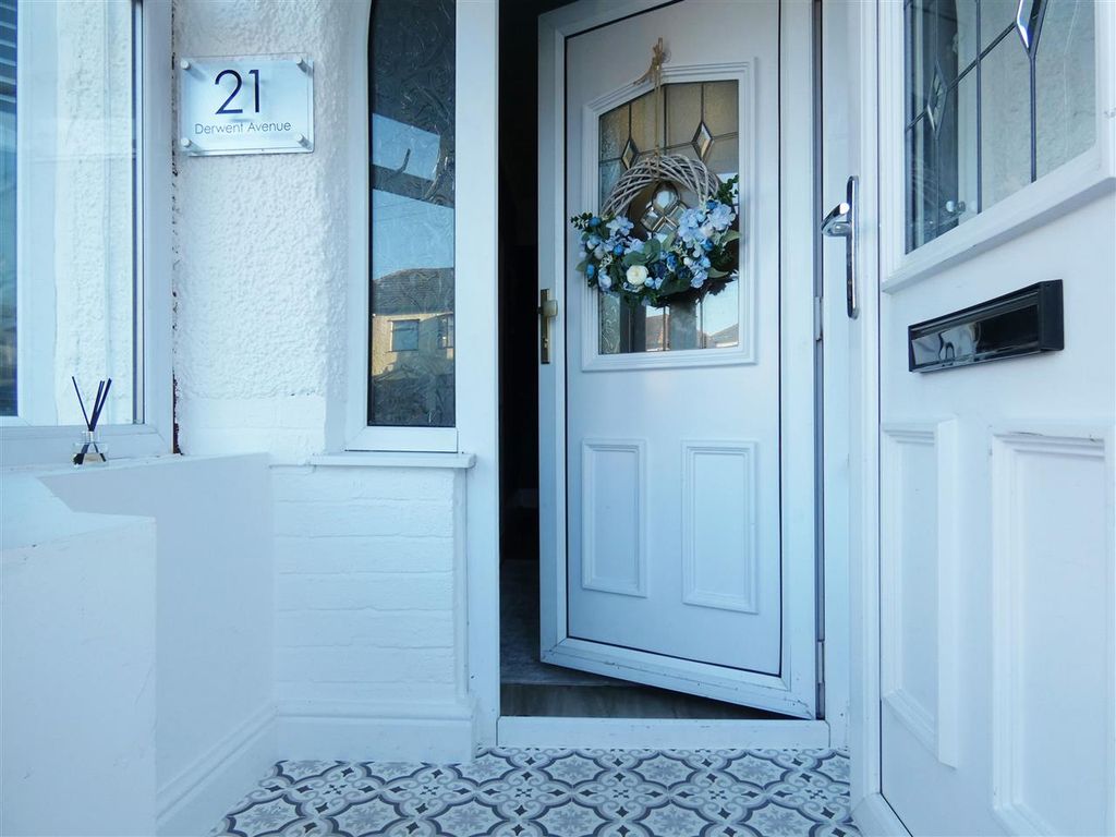 Property photo 3 of 23 Entrance Porch