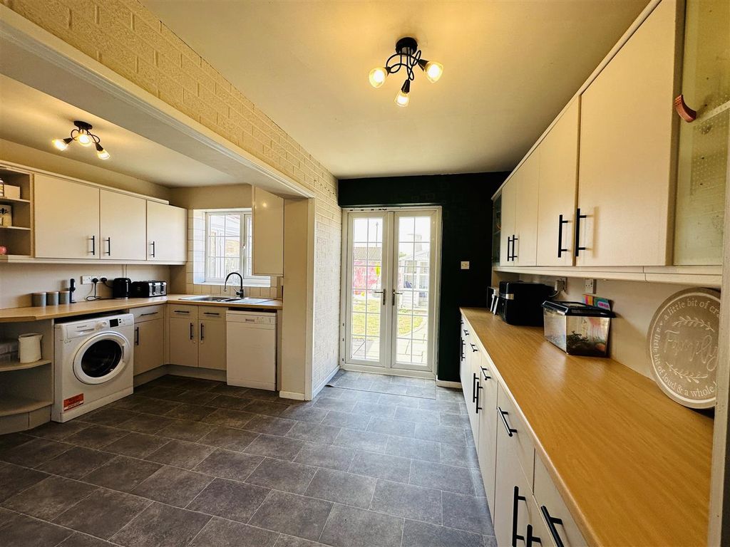 Property photo 1 of 16 Kitchen 2.Jpg