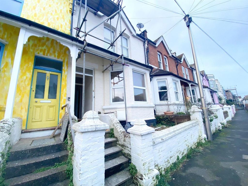 Property photo 1 of 7 Front