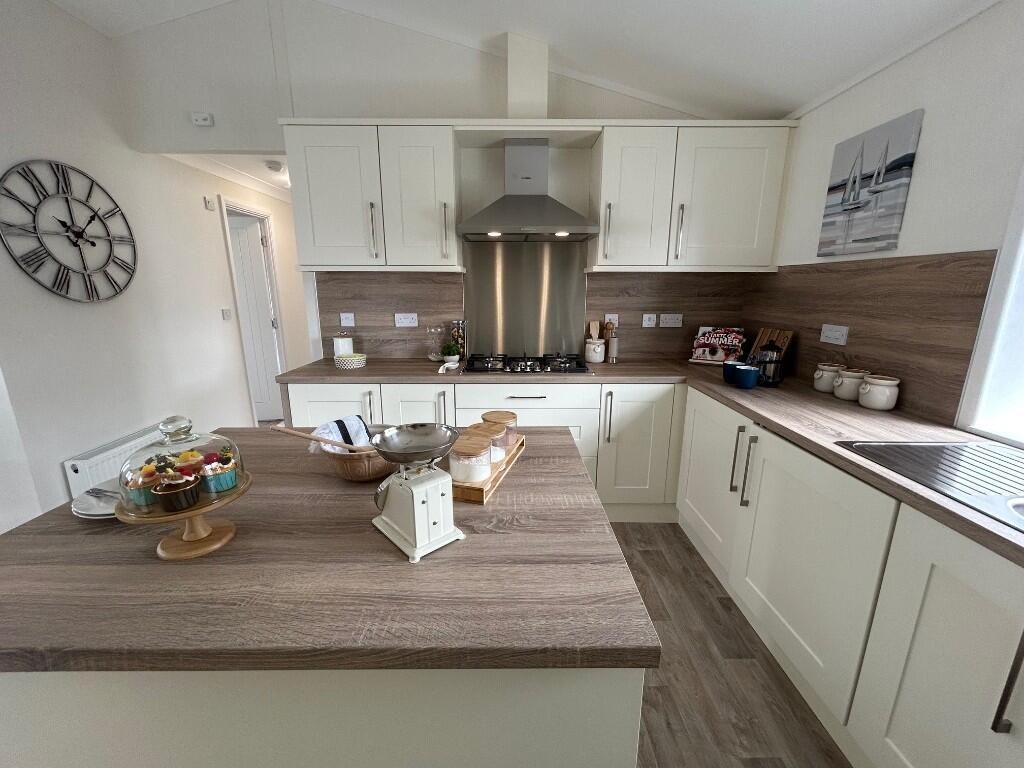 Property photo 2 of 10 Kitchen