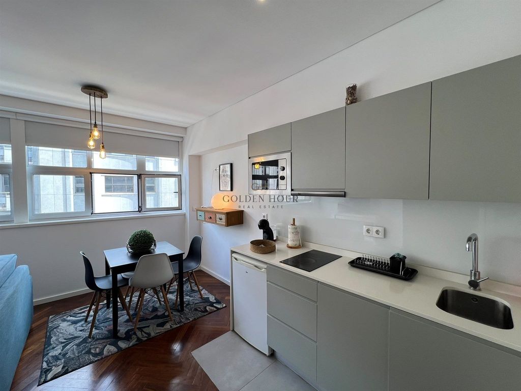 Property photo 1 of 19 Furnished &amp; Renovated Studio On Rua Do Bolhão, Porto