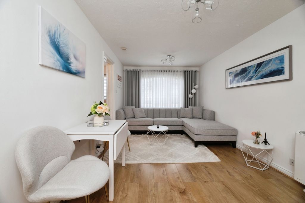 Property photo 2 of 18 Pbox-Img.Jpg