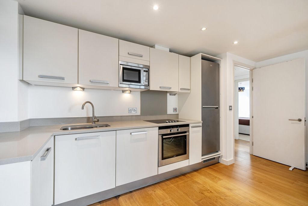 Property photo 2 of 16 699E17Eaabc36-141...