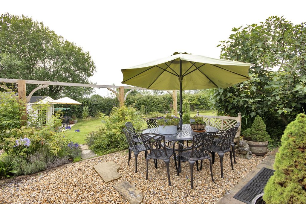 Property photo 3 of 13 Terrace