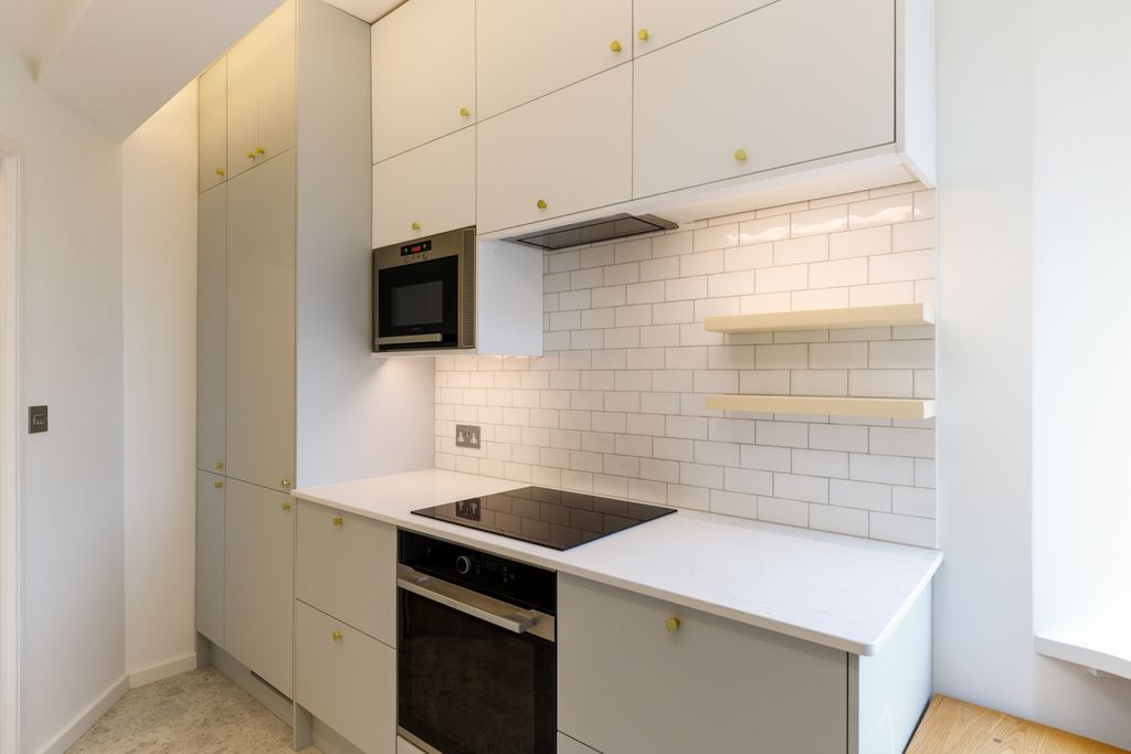 Property photo 3 of 11 Kitchen 2